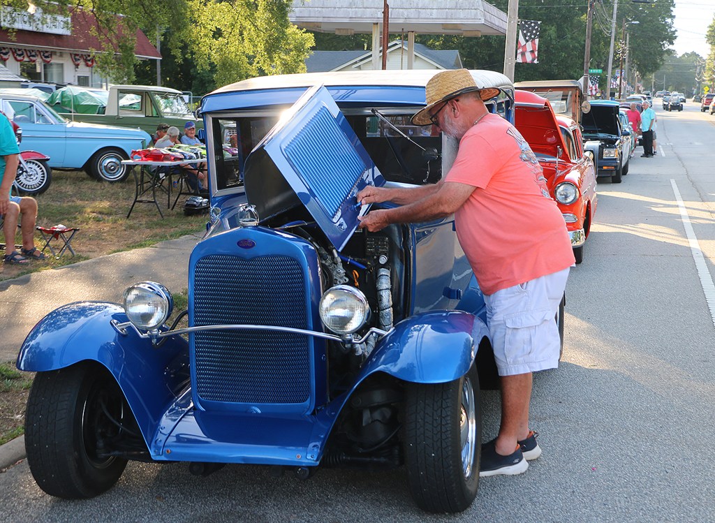 Crayton looks back on 20 years of cars, friends at Oakboro CruiseIn